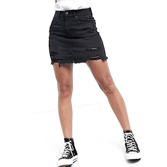 NWT American Eagle AEO Curvy Hi-Rise Mini Distressed Black Denim Jean Skirt 6/28 - Picture 1 of 5